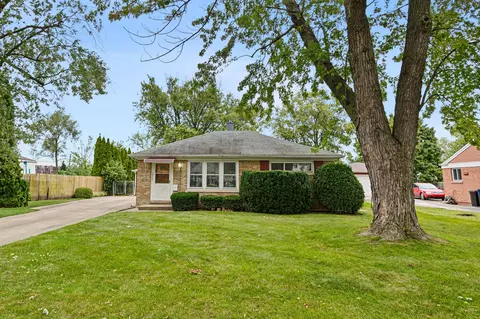 1900 Pratt Ave, Des Plaines, IL 60018
