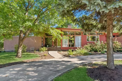 1033 Crabtree Ln, Des Plaines, IL 60016