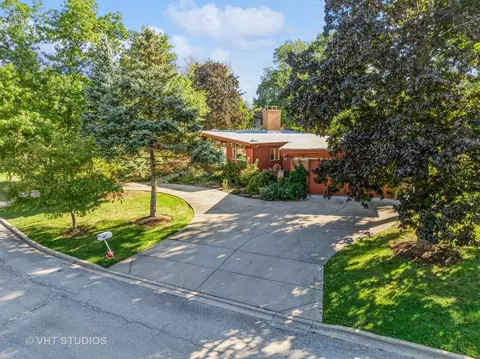 1033 Crabtree Ln, Des Plaines, IL 60016 photo 3