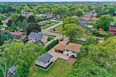 View/Area - 401 Springhill Dr, Roselle, IL 60172 photo 3 of 4