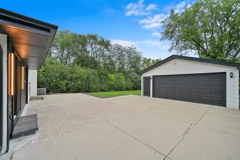 Exterior - 401 Springhill Dr, Roselle, IL 60172 photo 5 of 9