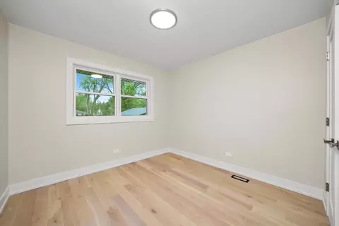 Bedroom - 401 Springhill Dr, Roselle, IL 60172 photo 4 of 5