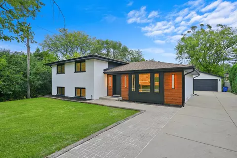 Exterior - 401 Springhill Dr, Roselle, IL 60172 photo 3 of 9