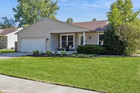 2330 Weatherford Ln, Naperville, IL 60565