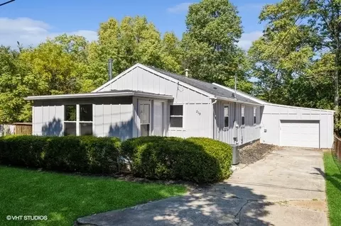 219 Marion, East Peoria, IL 61611