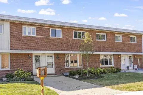 318 S Maple St, Mount Prospect, IL 60056