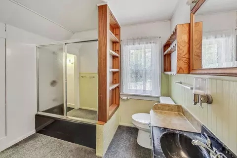 Bath - 703 Normal Rd, Dekalb, IL 60115 photo 3 of 4