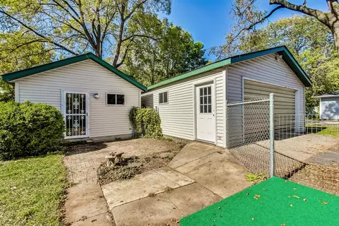 Exterior - 703 Normal Rd, Dekalb, IL 60115 photo 13 of 19