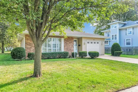 203 E Pinzon St, Tuscola, IL 61953