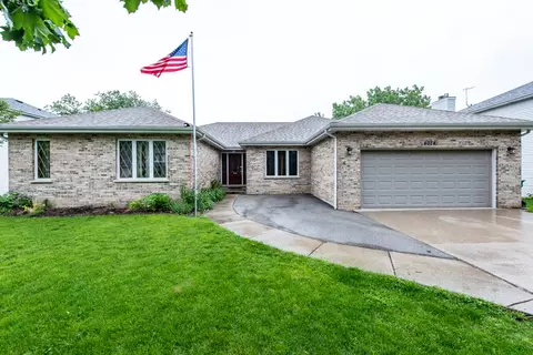 4074 Blackstone Ave, Gurnee, IL 60031