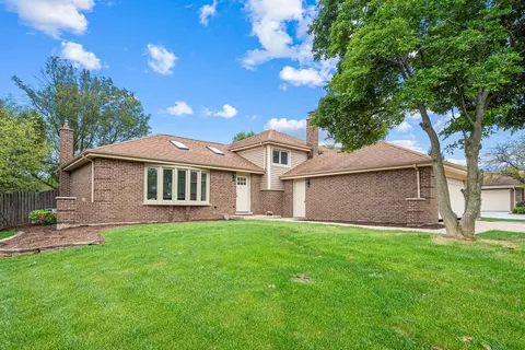 6901 Penner Ave, Downers Grove, IL 60516