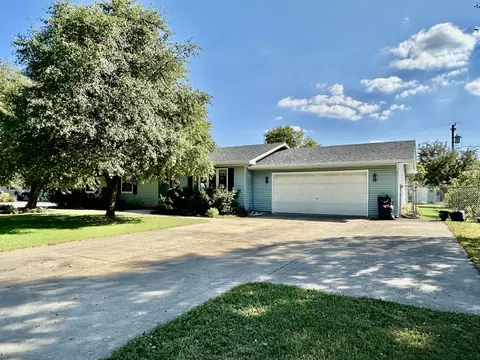 305 E Kross St, Leland, IL 60531