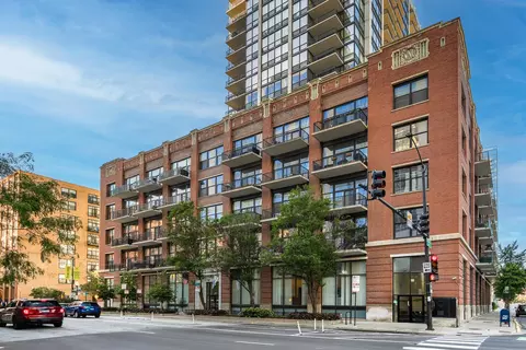 210 S Desplaines St #401, Chicago, IL 60661