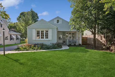 1620 Elder Ln, Northfield, IL 60093