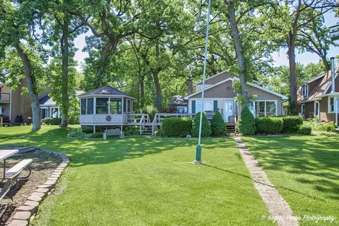 4506 Lakewood Rd, Mchenry, IL 60050