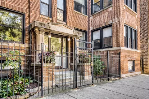 1653 W Foster Ave #1W, Chicago, IL 60640