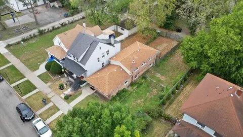 View/Area - 9232 S Clyde Ave, Chicago, IL 60617 photo 2 of 3