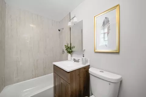 Bath - 9232 S Clyde Ave, Chicago, IL 60617 photo 1 of 2