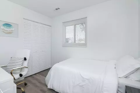 Bedroom - 305 E Maxon Ln, Streamwood, IL 60107 photo 1 of 3