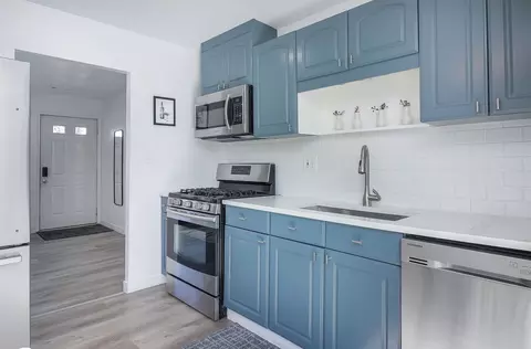 Kitchen - 305 E Maxon Ln, Streamwood, IL 60107 photo 1 of 2