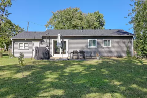Exterior - 305 E Maxon Ln, Streamwood, IL 60107 photo 4 of 4