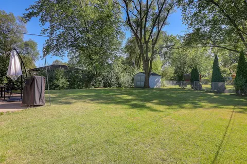 Exterior - 305 E Maxon Ln, Streamwood, IL 60107 photo 3 of 4