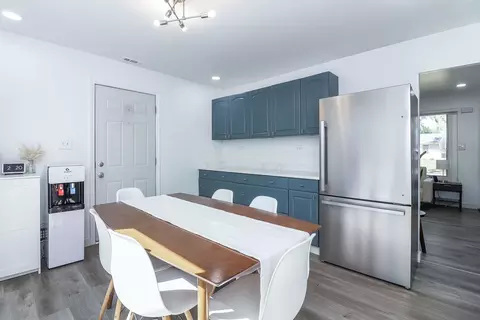 Dining - 305 E Maxon Ln, Streamwood, IL 60107 photo 2 of 2