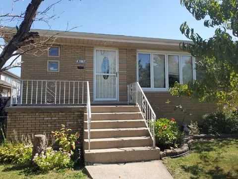 8033 Mansfield Ave, Burbank, IL 60459