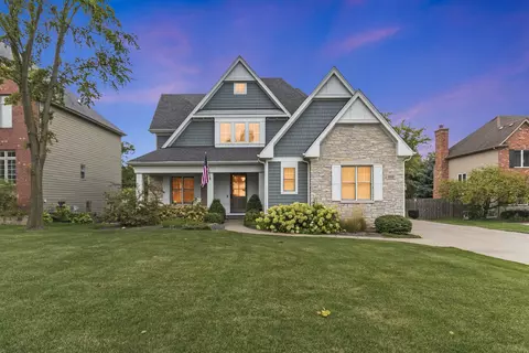 232 65th St, Willowbrook, IL 60527