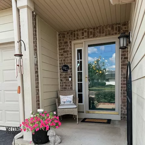 5205 Glenbrook Trl, Mchenry, IL 60050 photo 2