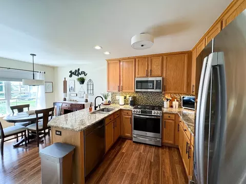 5205 Glenbrook Trl, Mchenry, IL 60050 photo 8