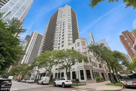 33 W Delaware Pl #15G, Chicago, IL 60610