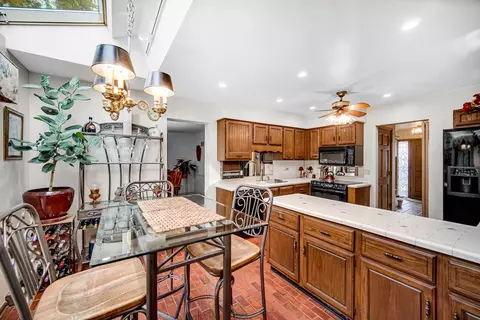 Kitchen - 812 Maple Rd, Flossmoor, IL 60422 photo 4 of 6