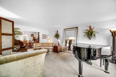 Living - 812 Maple Rd, Flossmoor, IL 60422 photo 1 of 4