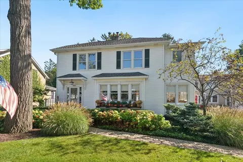 1083 Griffith Rd, Lake Forest, IL 60045