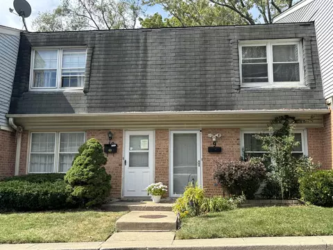151 E Palatine Rd #10, Palatine, IL 60067