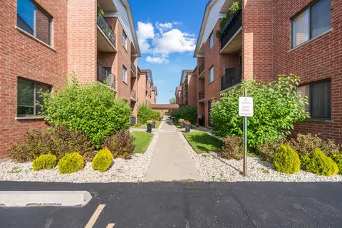 8430 W Catalpa Ave #603, Chicago, IL 60656
