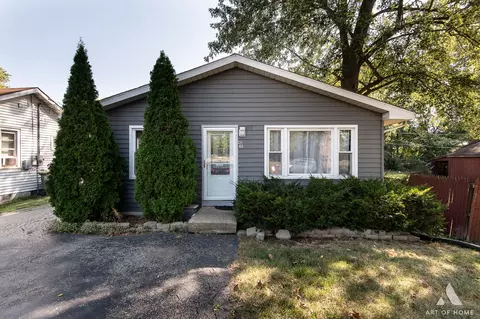 411 Greenwood Dr, Round Lake Park, IL 60073