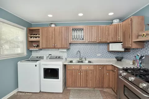 3101 Thrush Ln, Rolling Meadows, IL 60008 photo 2