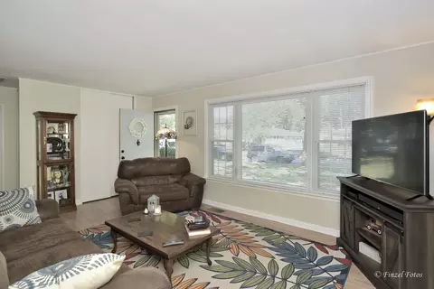 3101 Thrush Ln, Rolling Meadows, IL 60008 photo 6