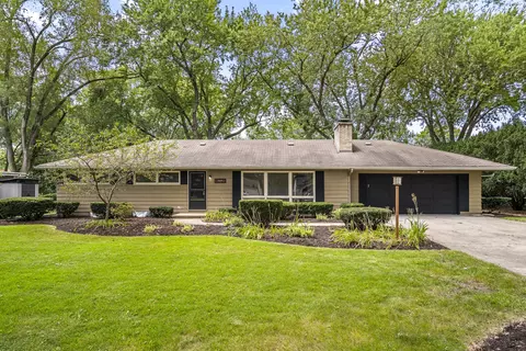 7 S174 Wild Cherry Rd, Naperville, IL 60540