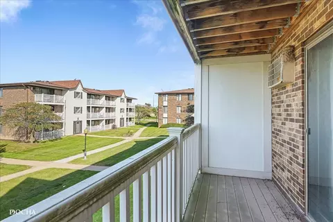 Exterior - 243 Gregory St #9, Aurora, IL 60504 photo 2 of 2