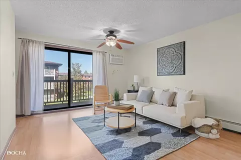 Living - 243 Gregory St #9, Aurora, IL 60504 photo 1 of 2