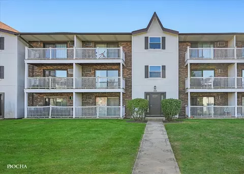 243 Gregory St #9, Aurora, IL 60504