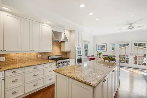 2132 N Wayne Ave, Chicago, IL 60614 photo 8