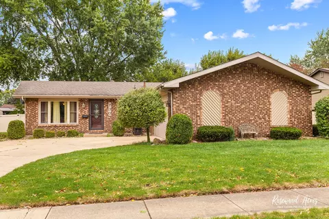 730 Stonewall Dr, Bourbonnais, IL 60914