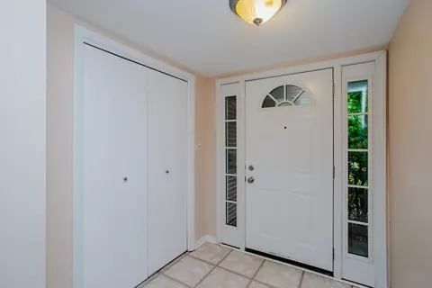 1440 Mayfield Ln, Hoffman Estates, IL 60169 photo 2