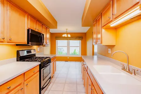 1440 Mayfield Ln, Hoffman Estates, IL 60169 photo 6