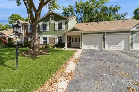 136 Century Ct #O2, Schaumburg, IL 60193