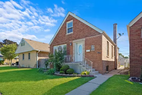5607 S Meade Ave, Chicago, IL 60638